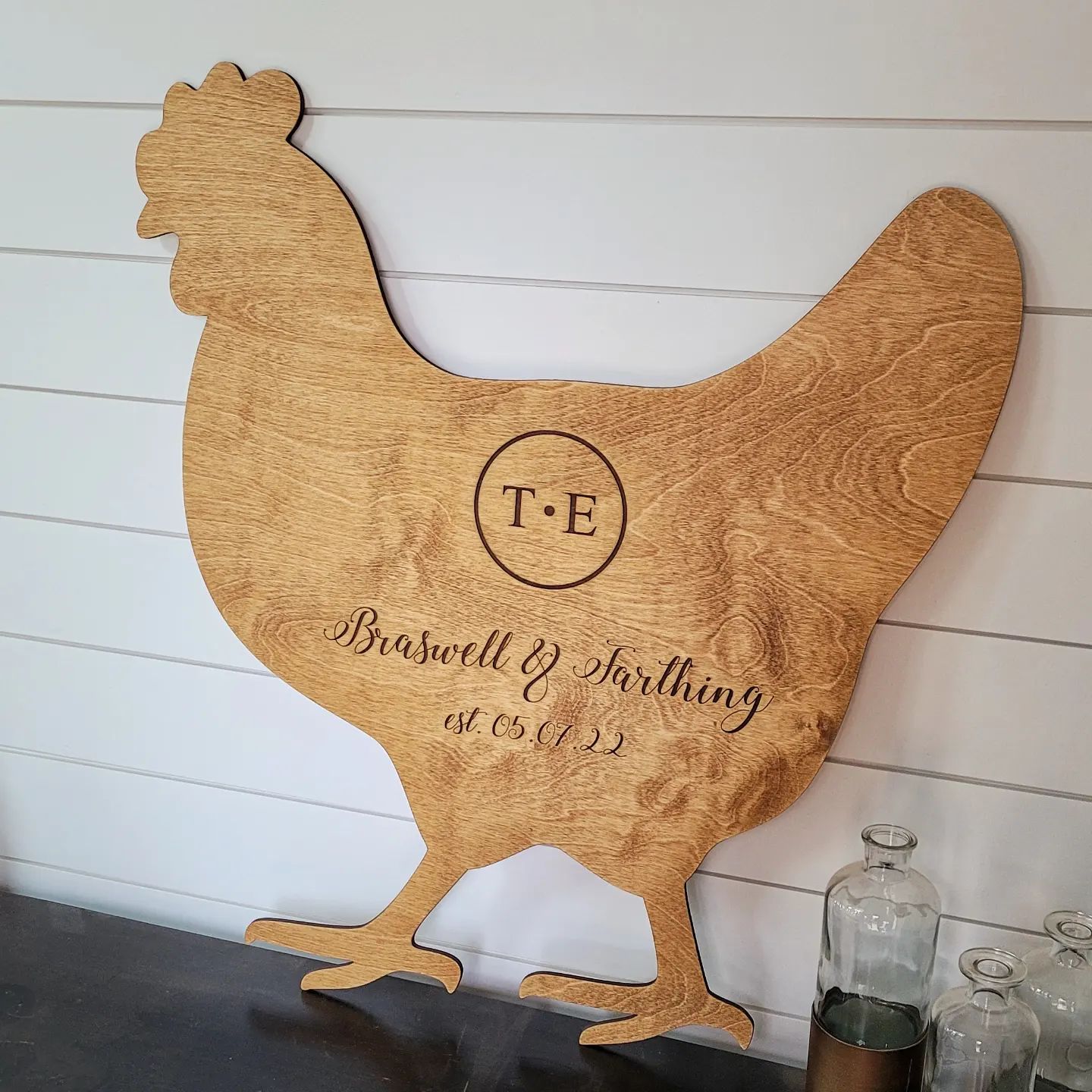 Custom wedding signs are always a hit! 

#lazylabacres #weddingsigns #customdecor #chickensign #farmwedding #gethitched #woodworking #laserengraving #woodensign #weddingguestbook